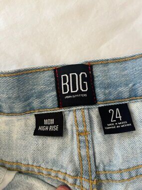 URBAN OUTFITTERS BDG JEAN SHORTS SIZE 24